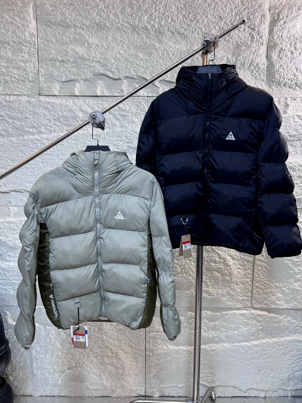 ACG Multicolor Puffer Jacket Collection: 200g/m³ Synthetic Fill in Black or Green