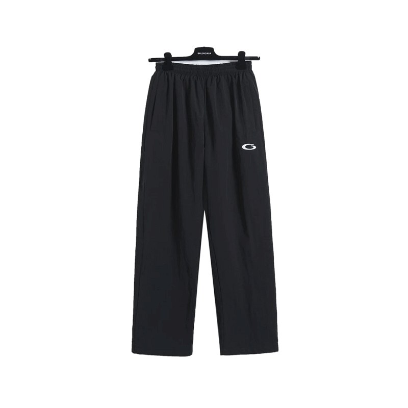 Alo Yoga Black Casual Pants in an Everyday Straight-Leg Cut