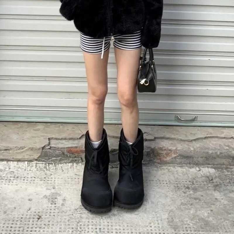Balenciaga Black Low-Top Sneaker in Classic Athletic Style