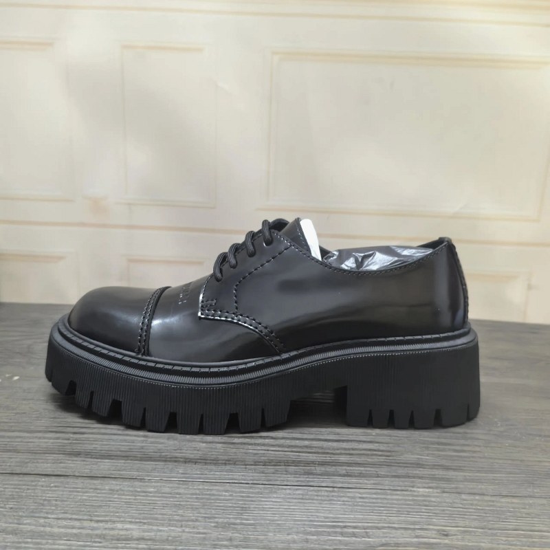 Balenciaga black leather low-top sneakers with elasticated entry and a 3–5 cm mid heel
