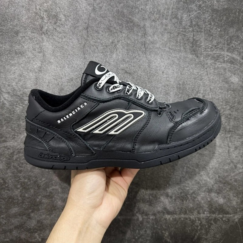 Balenciaga Hamptons Worn-Out in Gray: A Distressed Low-Top With a Split Sizing Record