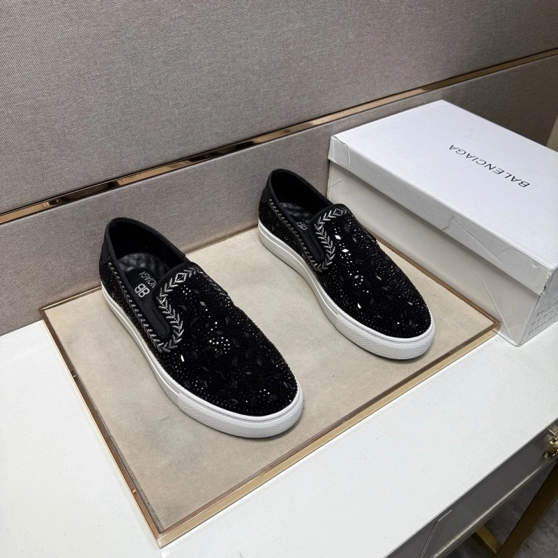 Balenciaga shoes: leather lining and mixed-material upper
