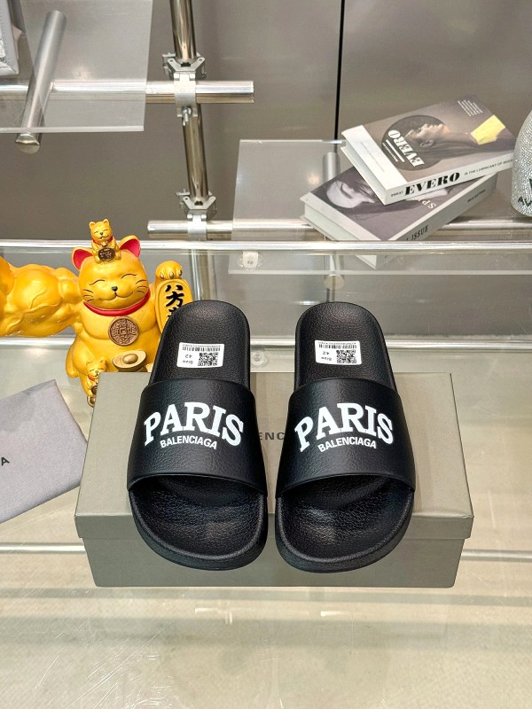 Balenciaga-Style PU Slides With a Rubber Anti-Slip Sole, Listed in Sizes 38–46
