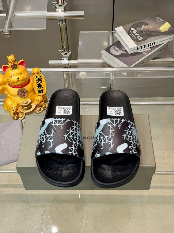 Balenciaga black slides with PU upper and rubber anti-slip outsole, EU 39–45