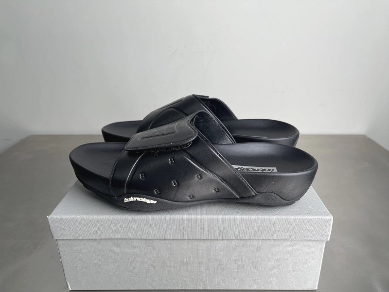 Balenciaga Monday Ultra-Style Chunky Slides, Black, With a 4.5 cm Rubber Sole