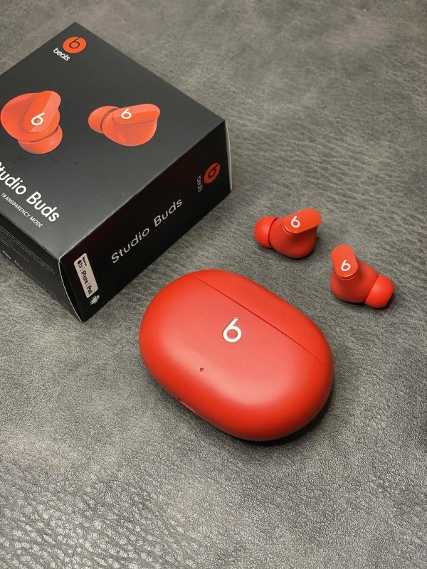 Beats Fit Pro Wireless Earbuds in Black with a Fixed Lock-In Wingtip