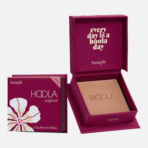 Benefit Hoola Original Matte Bronzer: A Buildable Matte Brown for Bronzing and Soft Contour