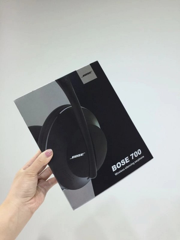 Bose 700 White Over-Ear Headphones Listed with Bluetooth 5.3 and IPX4