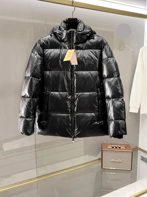 Burberry black puffer jacket: unisex sizing to 3XL with a 90% down-fill claim