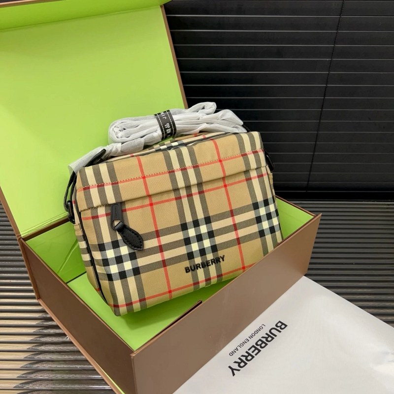 Burberry Black Shoulder Bag, 23 x 16 cm: A Compact Essentials Carry