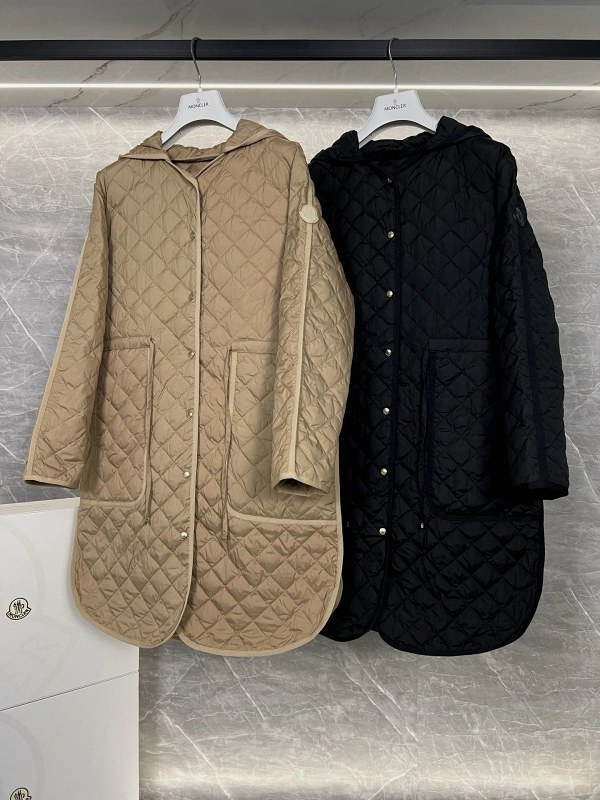 Burberry quilted vest collection in black and khaki, sizes 0–2