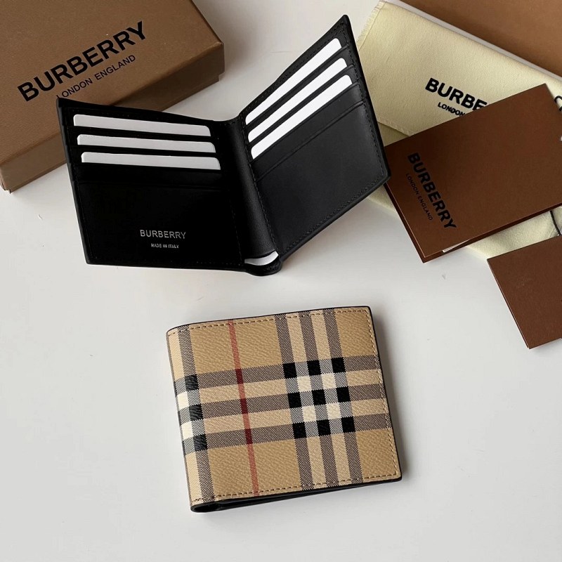 Burberry Vintage Check Bifold Wallet: Eight Card Slots in an 11 x 10 cm Canvas-and-Leather Body