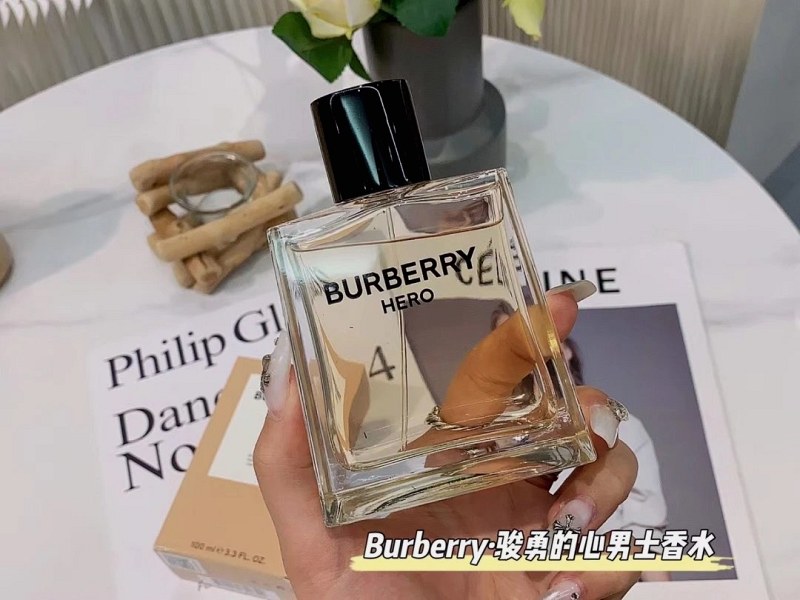 Burberry Hero Eau de Toilette: Bright Bergamot Over a Cedar-Led Dry-Down