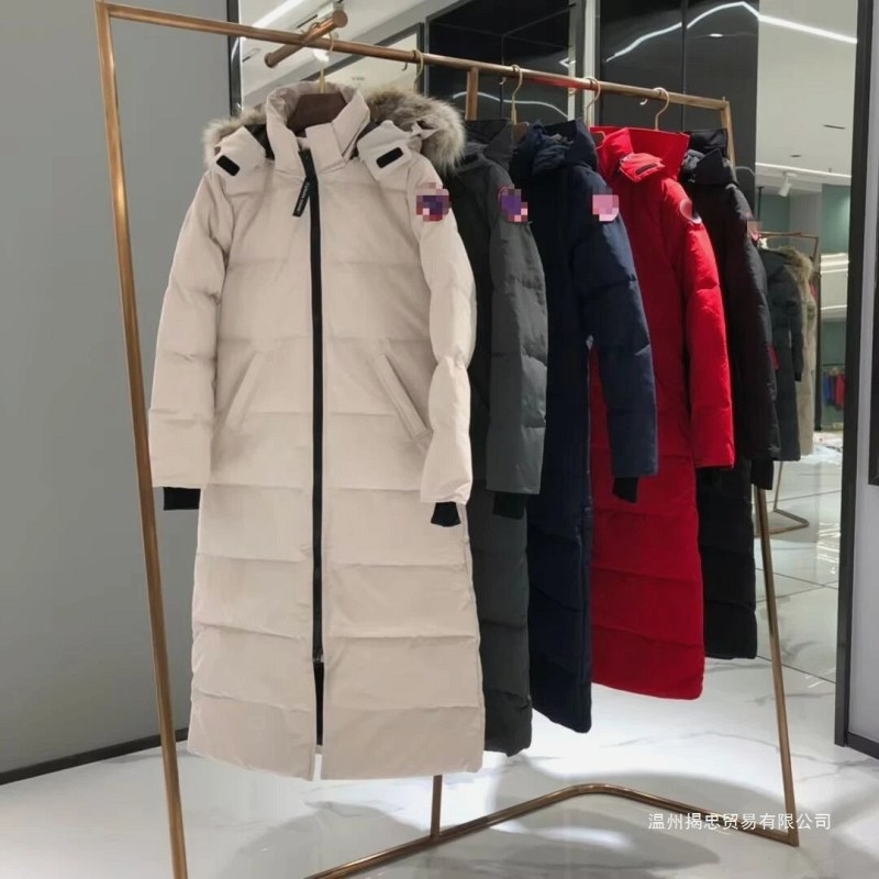 Canada Goose Multicolor Puffer Jacket Line: Women's Hooded Down Fill with a Detachable Raccoon-Fur Collar