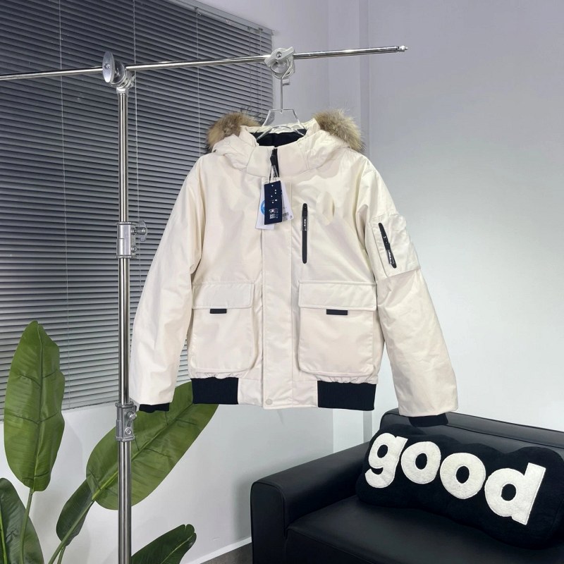 Canada Goose White Puffer Jacket — 201–300g White Duck Down in a Regular-Fit Stand Collar