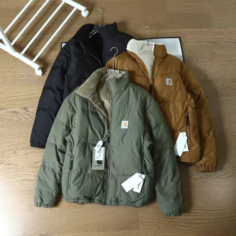 Reversible Carhartt down jacket with 700 fill power, stand collar and no hood