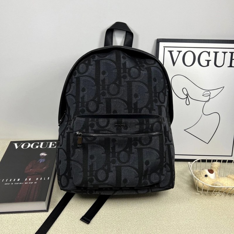 Dior-style monogram backpack in a three-compartment 32 × 14 × 41 cm body with a sealed gift box