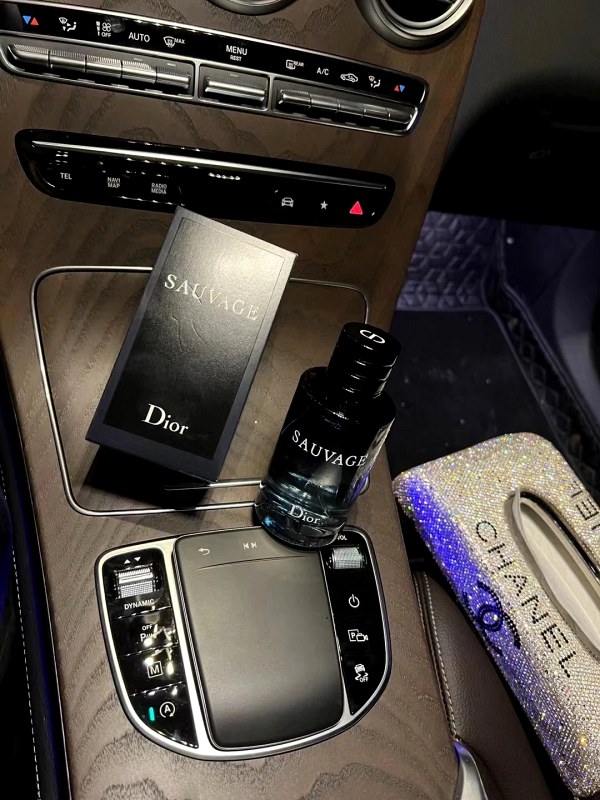 Dior Sauvage Eau de Toilette, 100 ml: the citrus-pepper fresh masculine with a day-long reputation