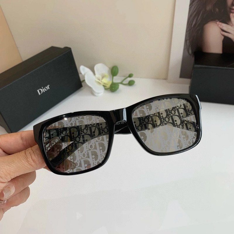 Dior Black Sunglasses in a Classic Retro Everyday Frame