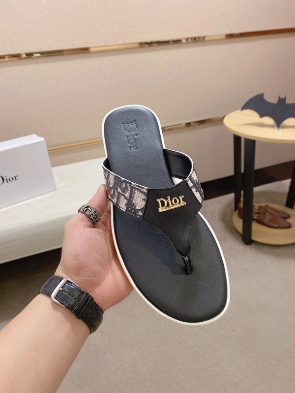 Dior Gray Slides in a Casual Slip-On Build With a Lighter Anti-Slip Outsole