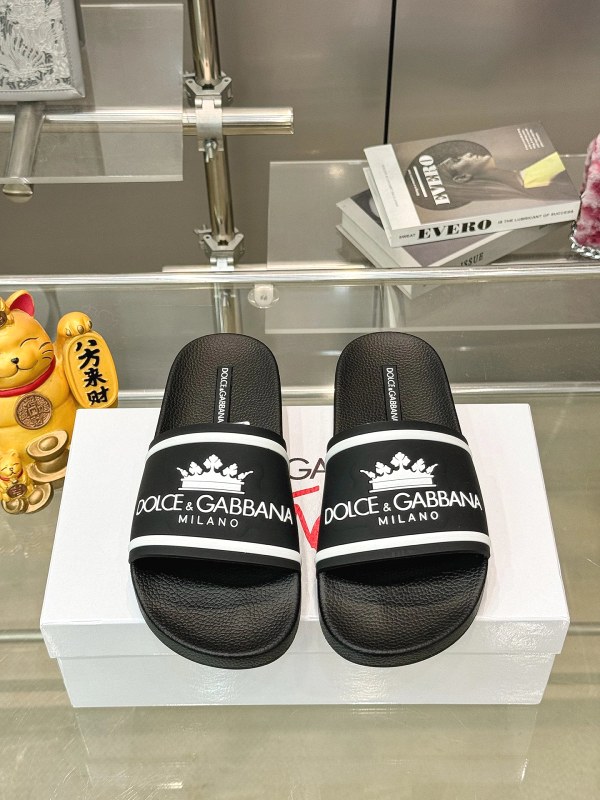 Dolce & Gabbana gray one-strap slides with a stated leather outsole