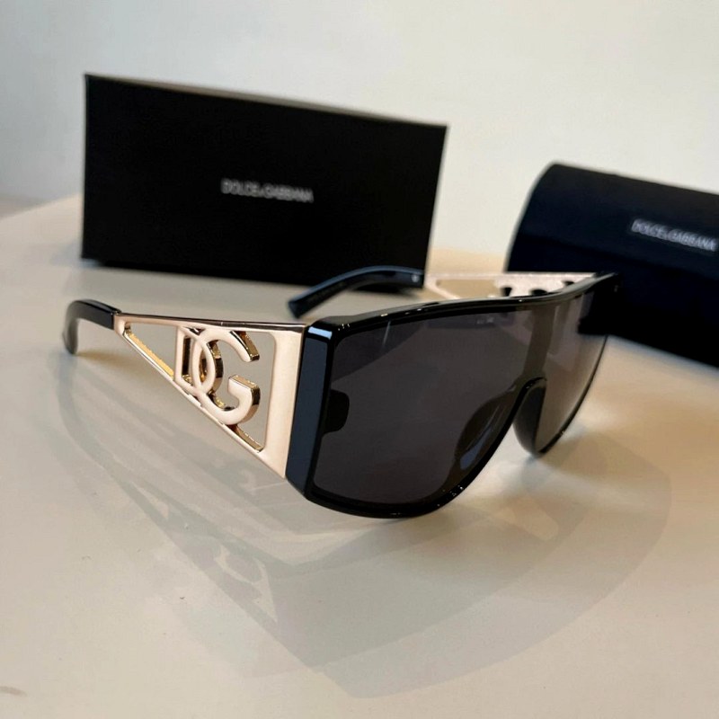 Dolce & Gabbana Black Sunglasses in an Everyday, Outdoor-Oriented Frame