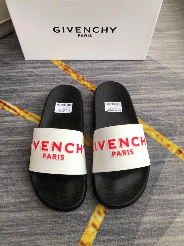 Givenchy black slide with embossed lettering in a wide 35–45 unisex run
