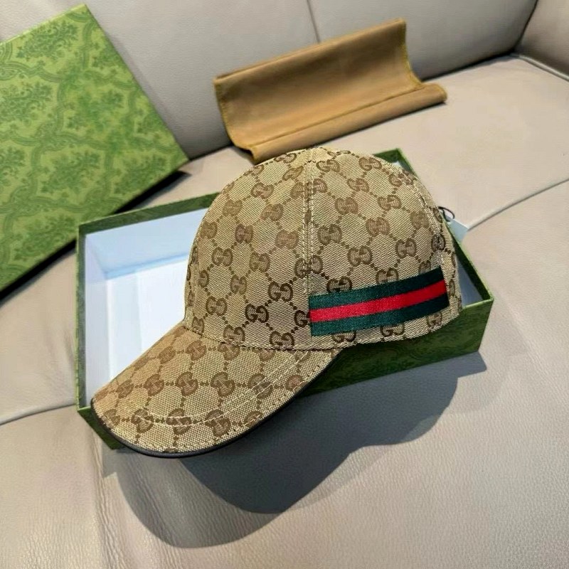 Gucci Black Baseball Cap With a Round Crown, Short Brim, and Adjustable Back