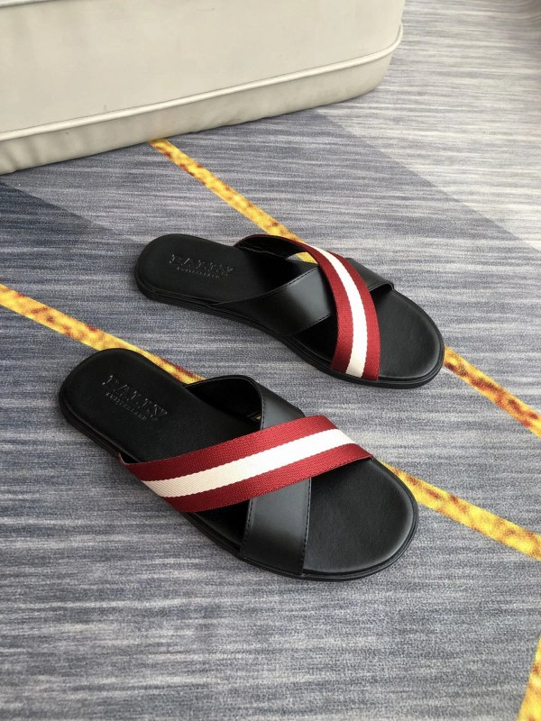 Gucci Black Webbing Slide Sandal with a Cushioned Double-Layer Sole