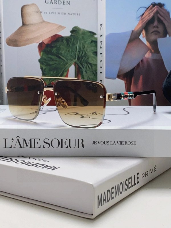 Gucci Blue Sunglasses in a Modern Everyday Style, with Nylon Lenses and Lightweight Flexible Temples