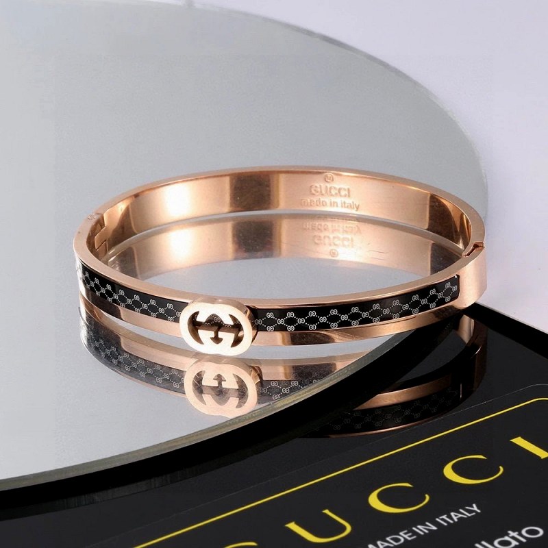 Gucci Gold Bracelet in a Modern Everyday Style, Sized by Inner Circumference