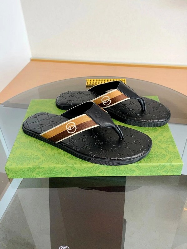 Gucci White Slide Sandals With a Lightweight, Anti-Slip Outsole