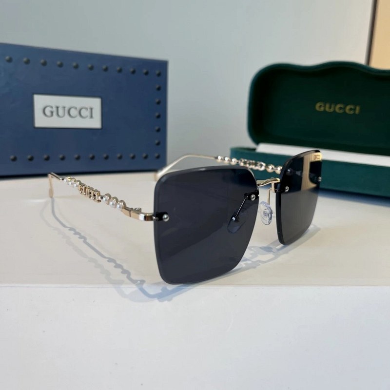 Gucci White Oversized Sunglasses with a Sculpted, Retro Front
