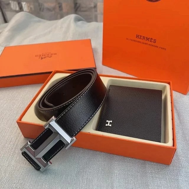 Hermes Belt in Second-Layer Cowhide With Dozens of Buckle Sets and Six Lengths