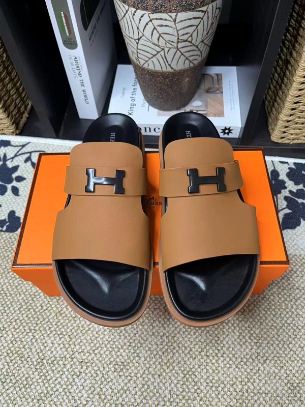 Hermes Black Casual Sandals with Cowhide Upper and Anti-Slip Rubber Outsole