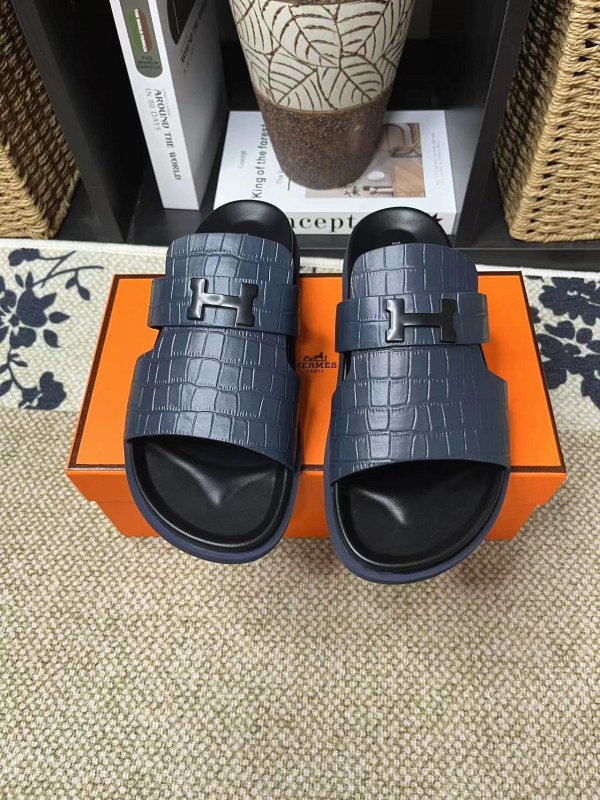 Hermes Black Slides in a Casual Style with a Stated Leather Upper and Rubber Outsole