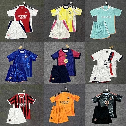 Juventus Purple Retro-Style Football Jersey in Polyester, Adult Unisex S–XXL