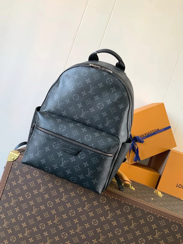 Louis Vuitton Discovery Small Backpack in Monogram Eclipse: A Compact 29 cm Everyday Carry