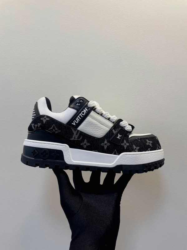 Louis Vuitton black low-top sneakers in the oversized Trainer Maxi "bread shoe" build