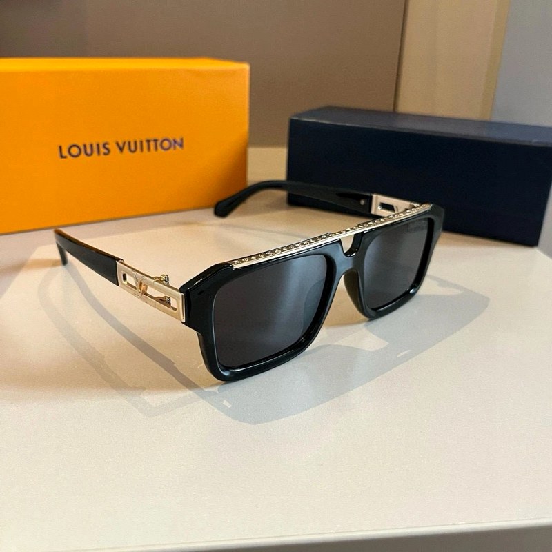 Louis Vuitton Black Sunglasses with a Layered Triangular-Texture Front