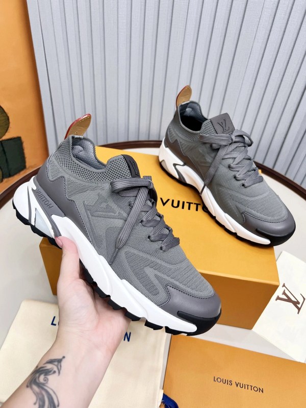 Louis Vuitton Runner Tatic-Style Gray Sneakers With a 4 cm Fly-Knit Platform Sole