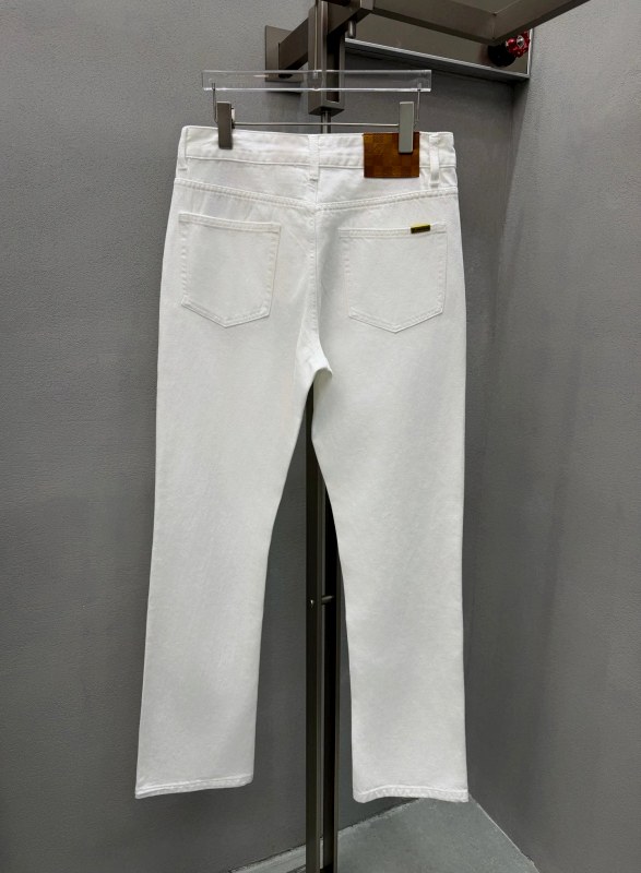 Louis Vuitton H054 White Jeans in a High-Waist, Slightly Flared Cut