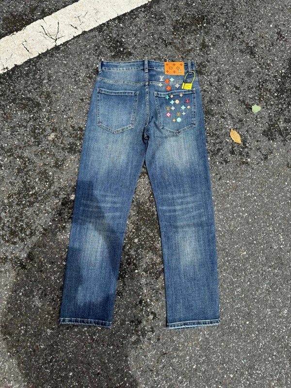 Louis Vuitton blue jeans in a high-waist straight cut, sizes 28–36