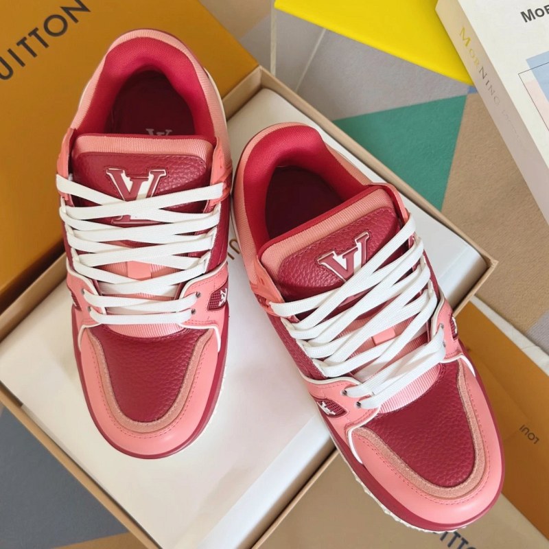 Louis Vuitton Trainer Maxi in pink: chunky bread-shoe profile with DIY beaded laces