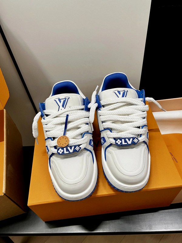 Louis Vuitton Trainer Maxi in blue and white: a padded, wide-fitting low-top with a thick height-adding sole