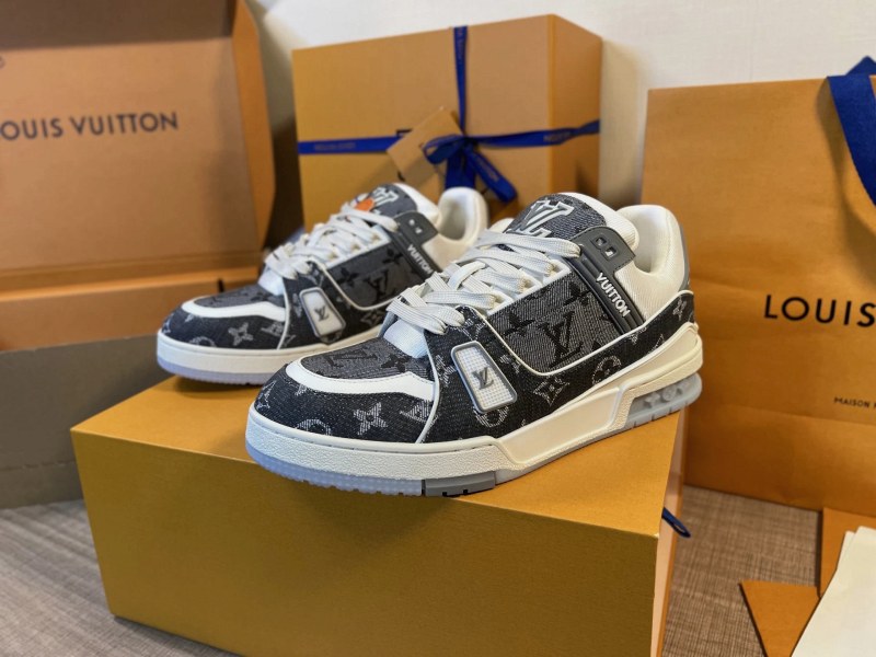 Louis Vuitton shoes in leather with breathable construction
