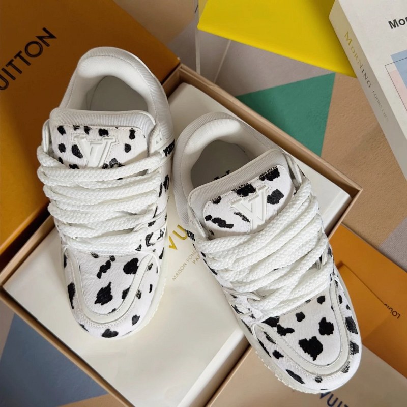 Louis Vuitton Trainer Maxi–style white sneaker with a 4 cm sculpted sole and beaded laces