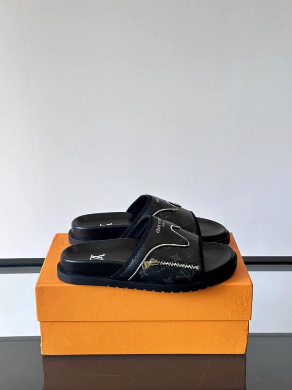 Louis Vuitton-Style Black Slide with Cowhide Upper and Leather-Bound Edge
