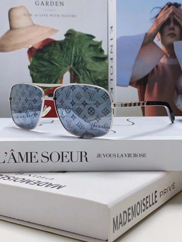 Louis Vuitton Rose Gray Sunglasses: Metal Square Frame With a Double Bridge