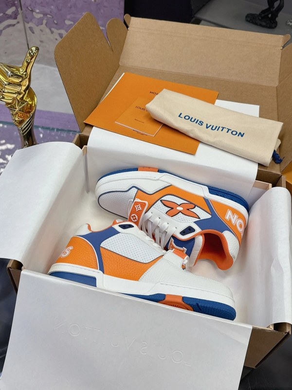Louis Vuitton LV Trainer in Gray: Velcro-Strap Basketball Silhouette on a 3 cm Dual-Colour TPU Sole